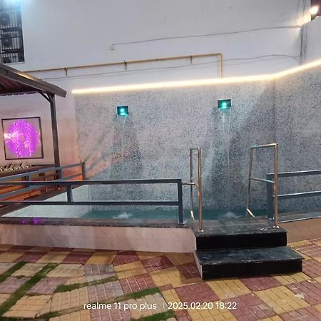 Bed and Breakfast Twin Towers Greater Noida Esterno foto