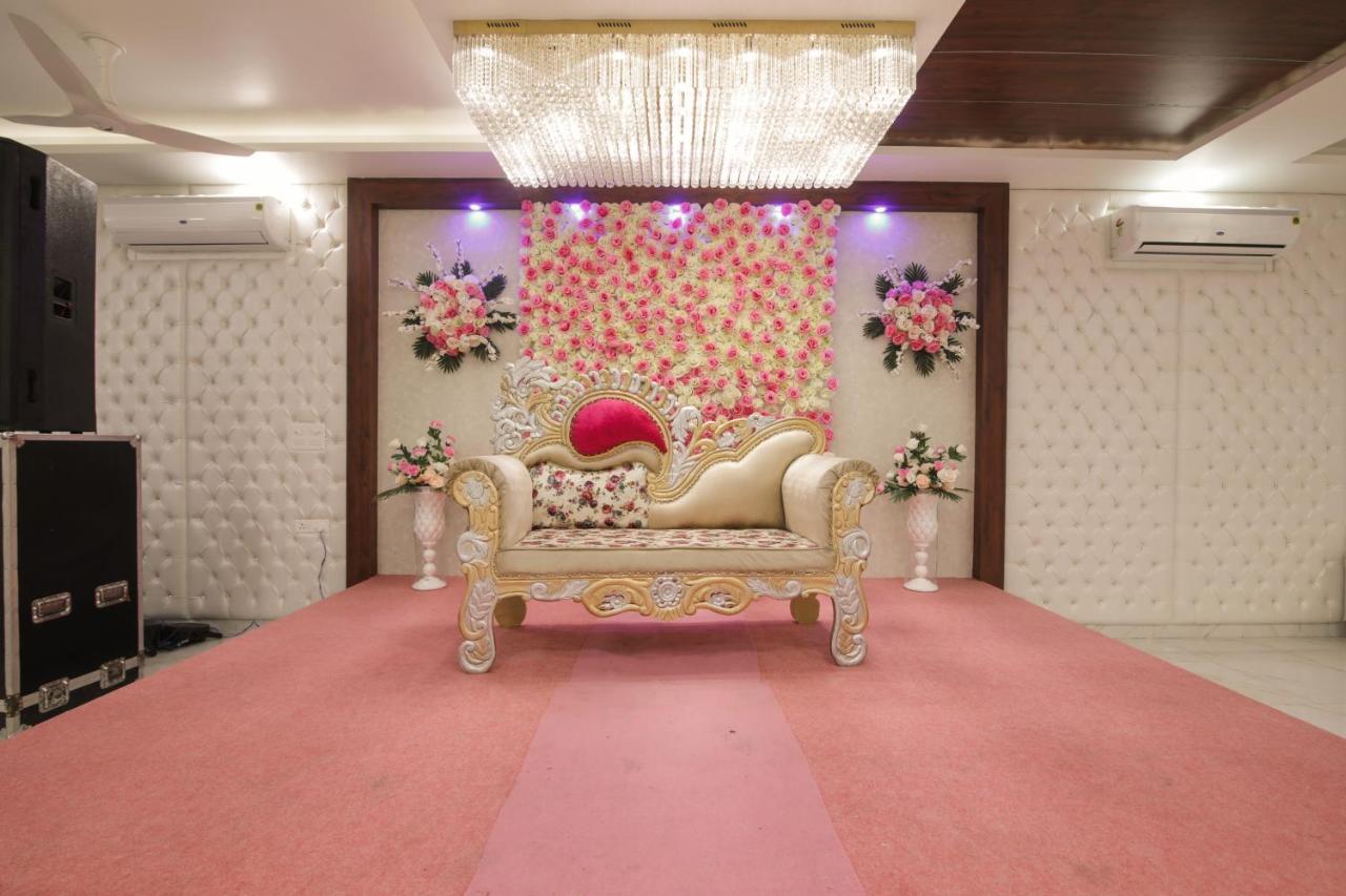 Bed and Breakfast Twin Towers Greater Noida Esterno foto
