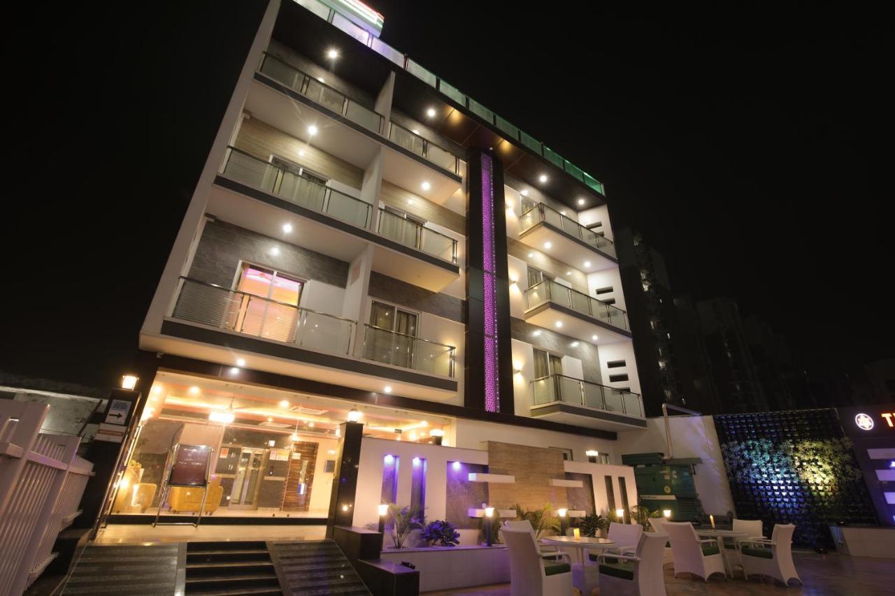 Bed and Breakfast Twin Towers Greater Noida Esterno foto