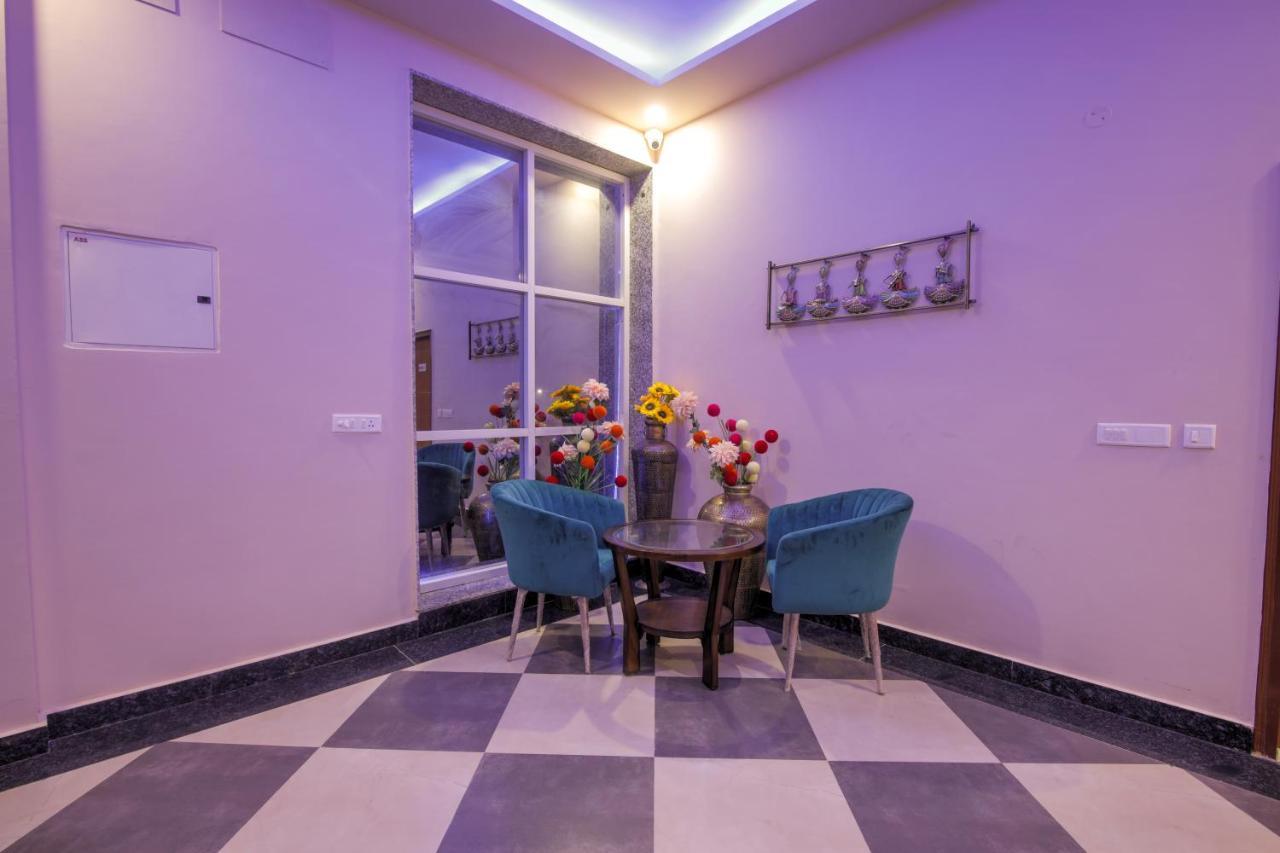 Bed and Breakfast Twin Towers Greater Noida Esterno foto