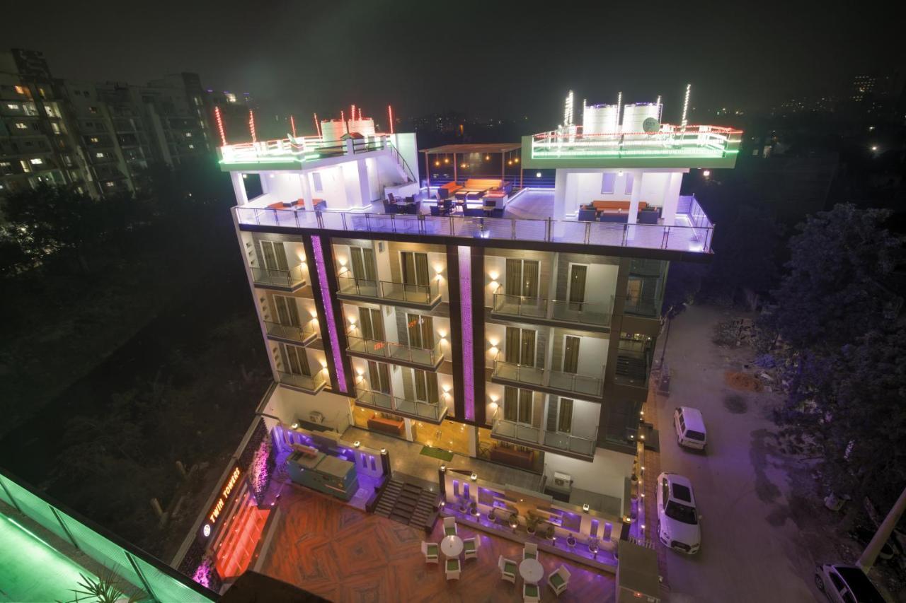 Bed and Breakfast Twin Towers Greater Noida Esterno foto
