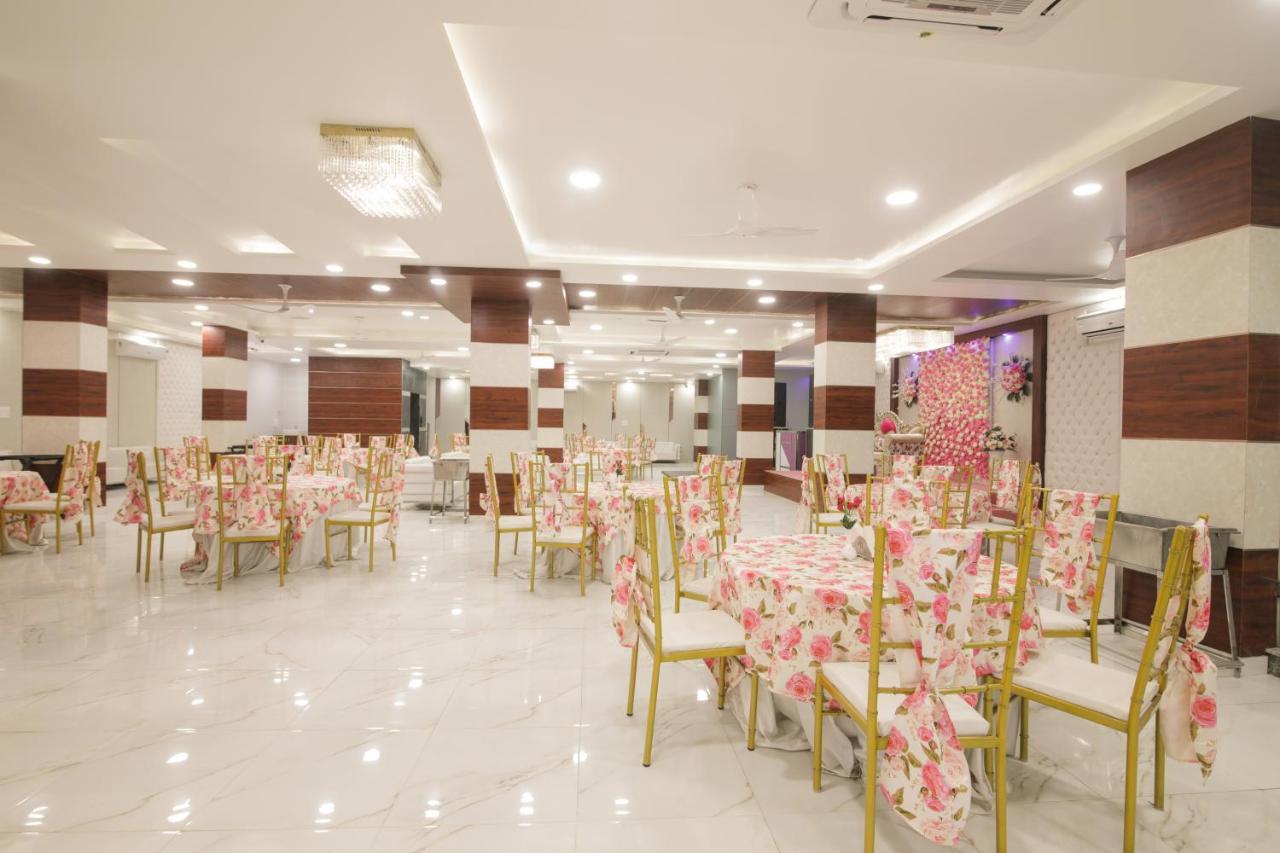 Bed and Breakfast Twin Towers Greater Noida Esterno foto