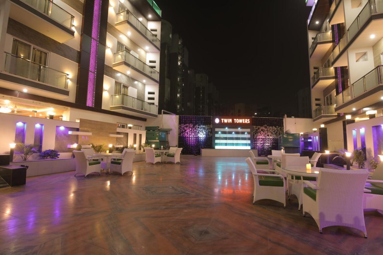 Bed and Breakfast Twin Towers Greater Noida Esterno foto