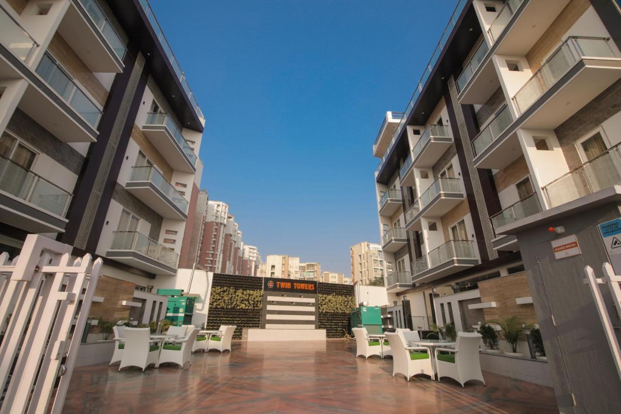 Bed and Breakfast Twin Towers Greater Noida Esterno foto