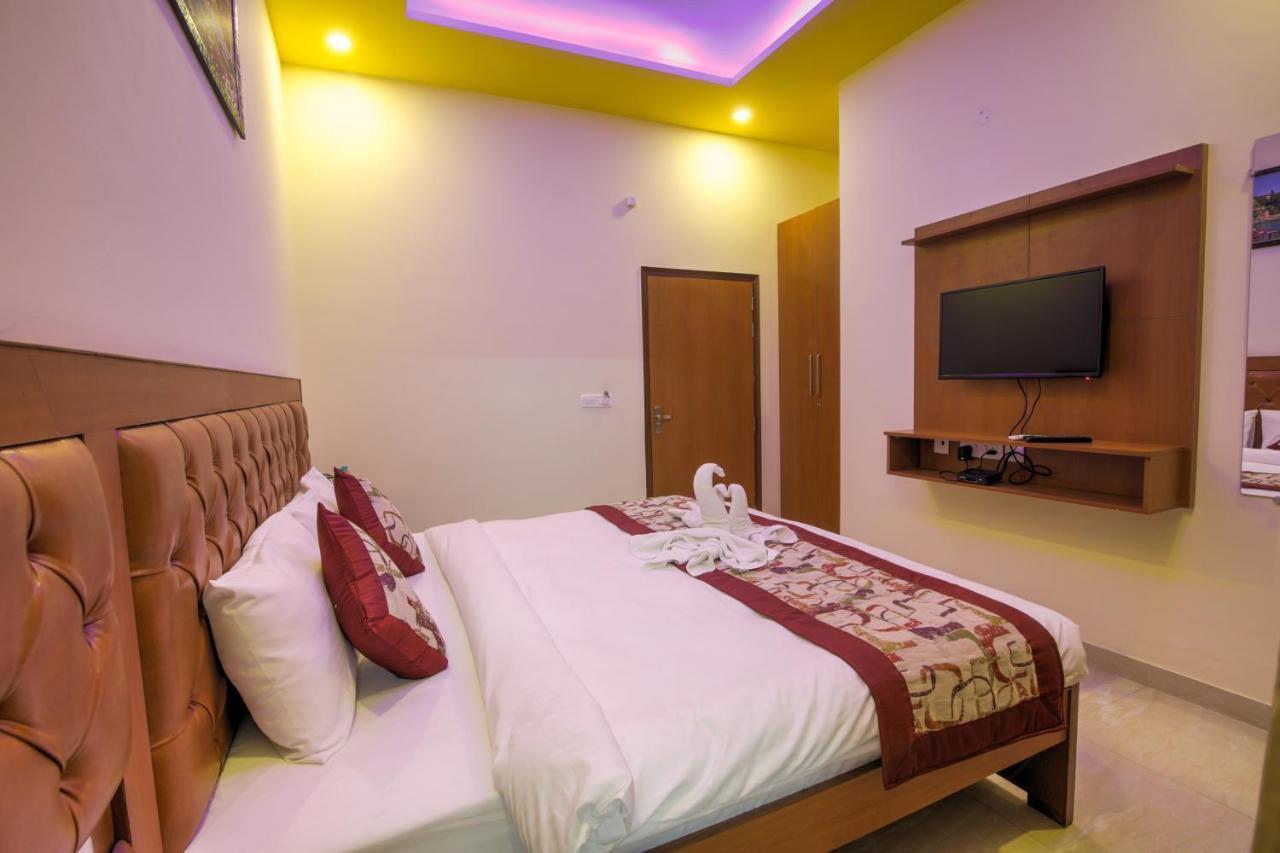 Bed and Breakfast Twin Towers Greater Noida Esterno foto