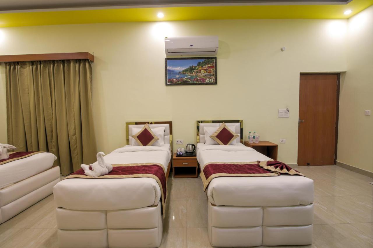 Bed and Breakfast Twin Towers Greater Noida Esterno foto