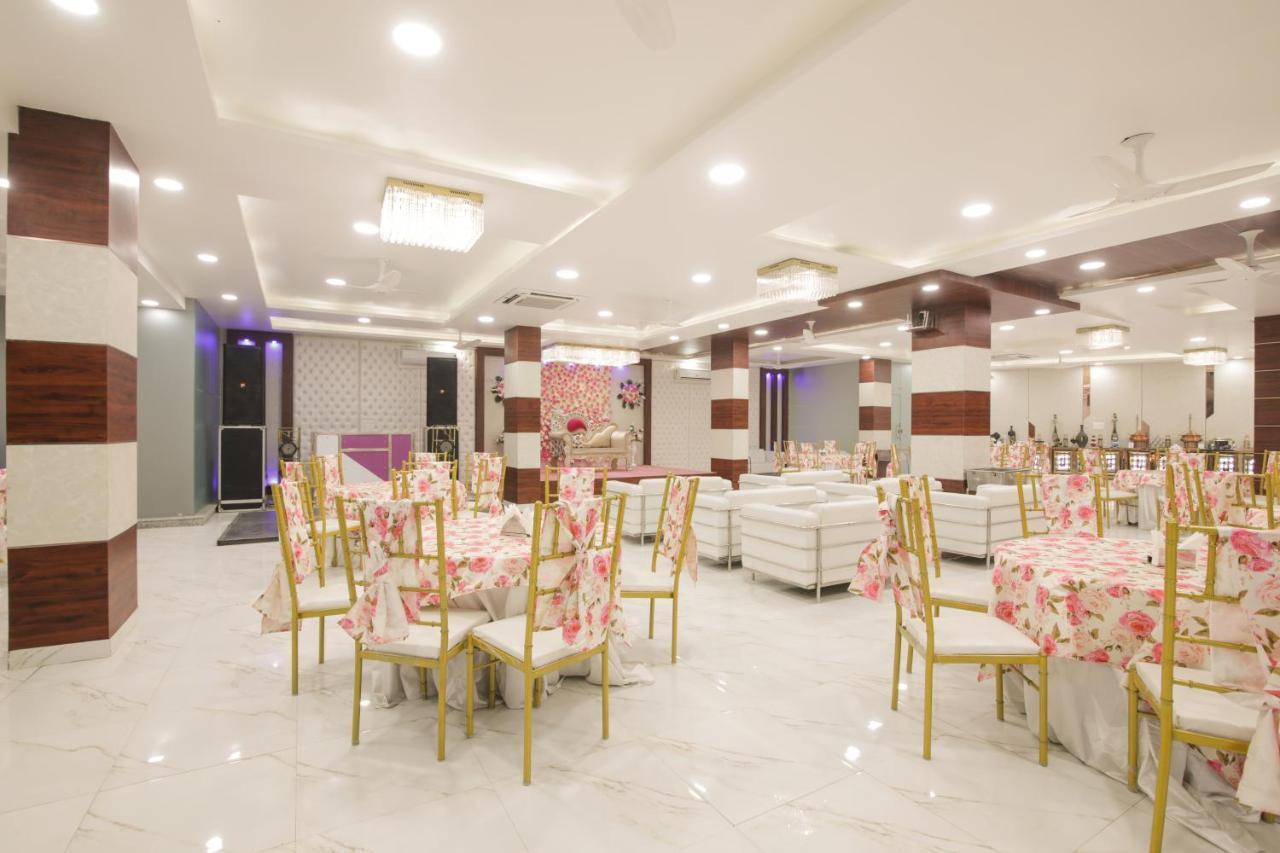 Bed and Breakfast Twin Towers Greater Noida Esterno foto