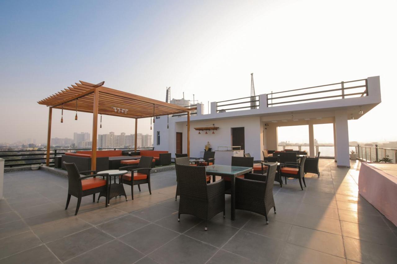 Bed and Breakfast Twin Towers Greater Noida Esterno foto