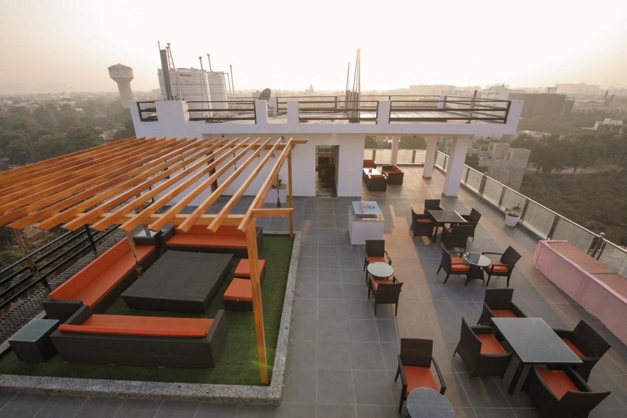 Bed and Breakfast Twin Towers Greater Noida Esterno foto
