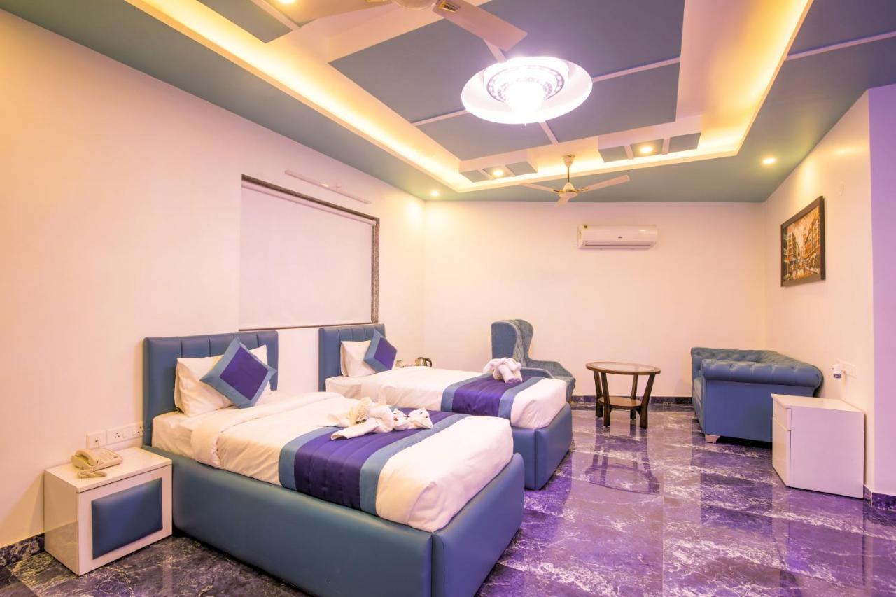 Bed and Breakfast Twin Towers Greater Noida Esterno foto