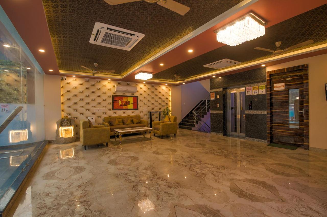 Bed and Breakfast Twin Towers Greater Noida Esterno foto