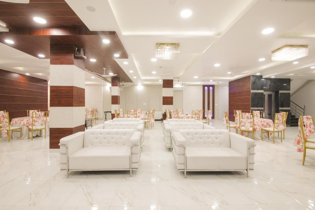 Bed and Breakfast Twin Towers Greater Noida Esterno foto