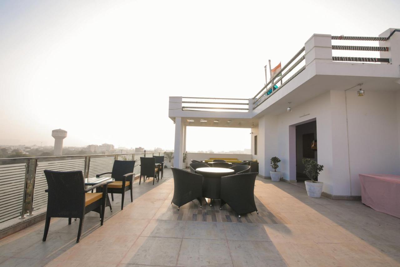 Bed and Breakfast Twin Towers Greater Noida Esterno foto