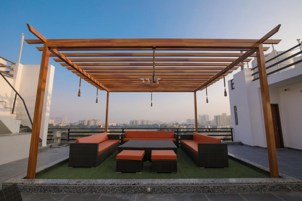 Bed and Breakfast Twin Towers Greater Noida Esterno foto