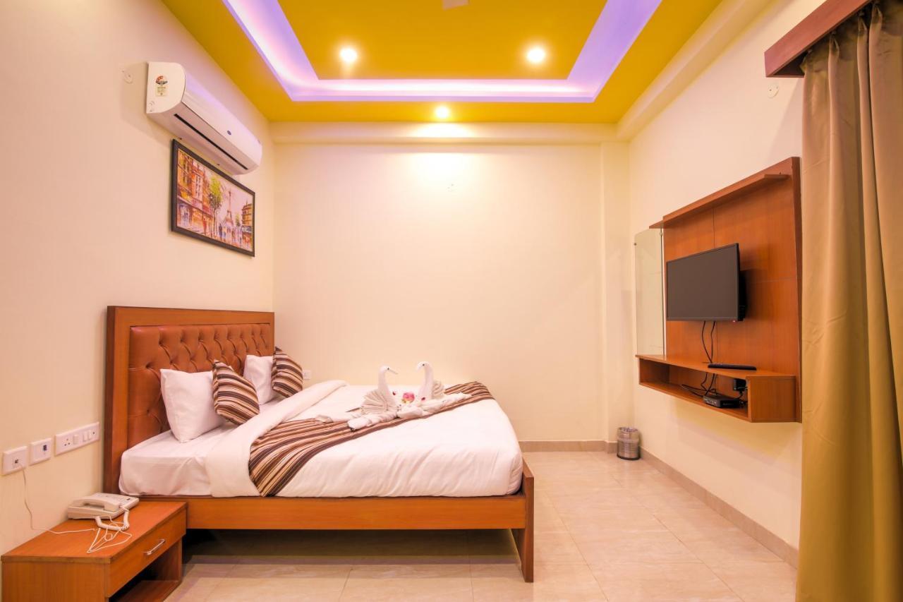 Bed and Breakfast Twin Towers Greater Noida Esterno foto
