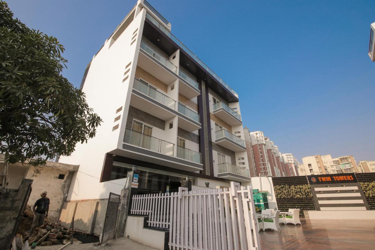 Bed and Breakfast Twin Towers Greater Noida Esterno foto