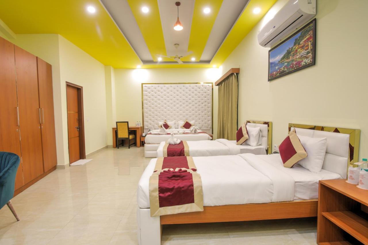 Bed and Breakfast Twin Towers Greater Noida Esterno foto