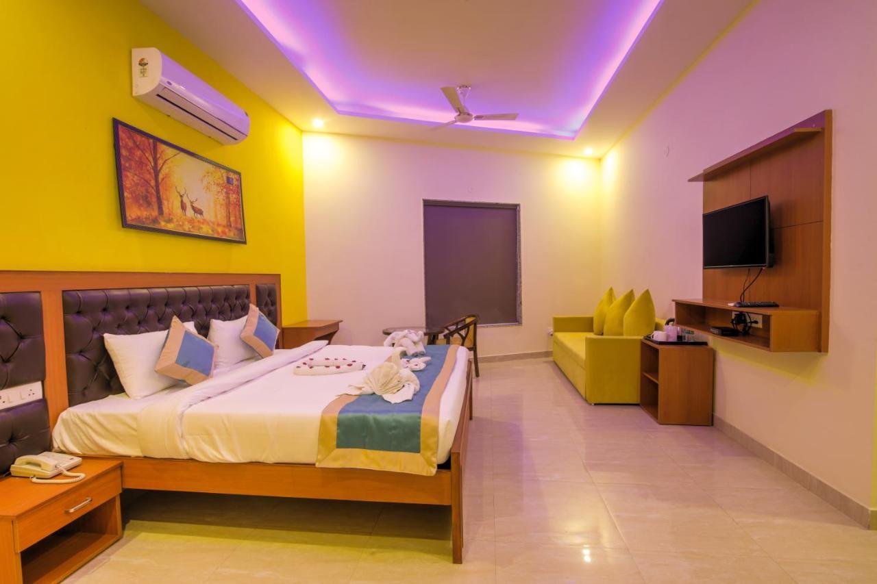Bed and Breakfast Twin Towers Greater Noida Esterno foto