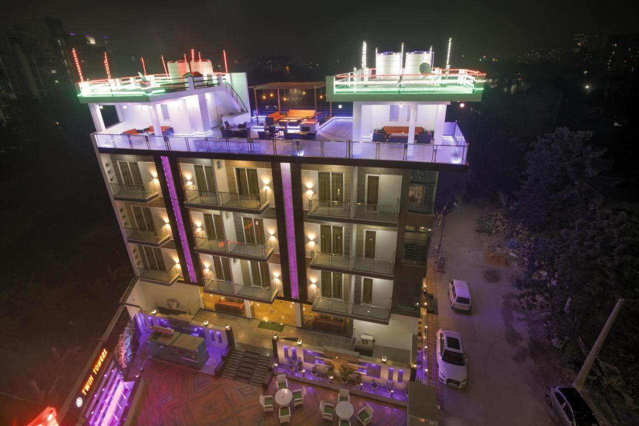 Bed and Breakfast Twin Towers Greater Noida Esterno foto