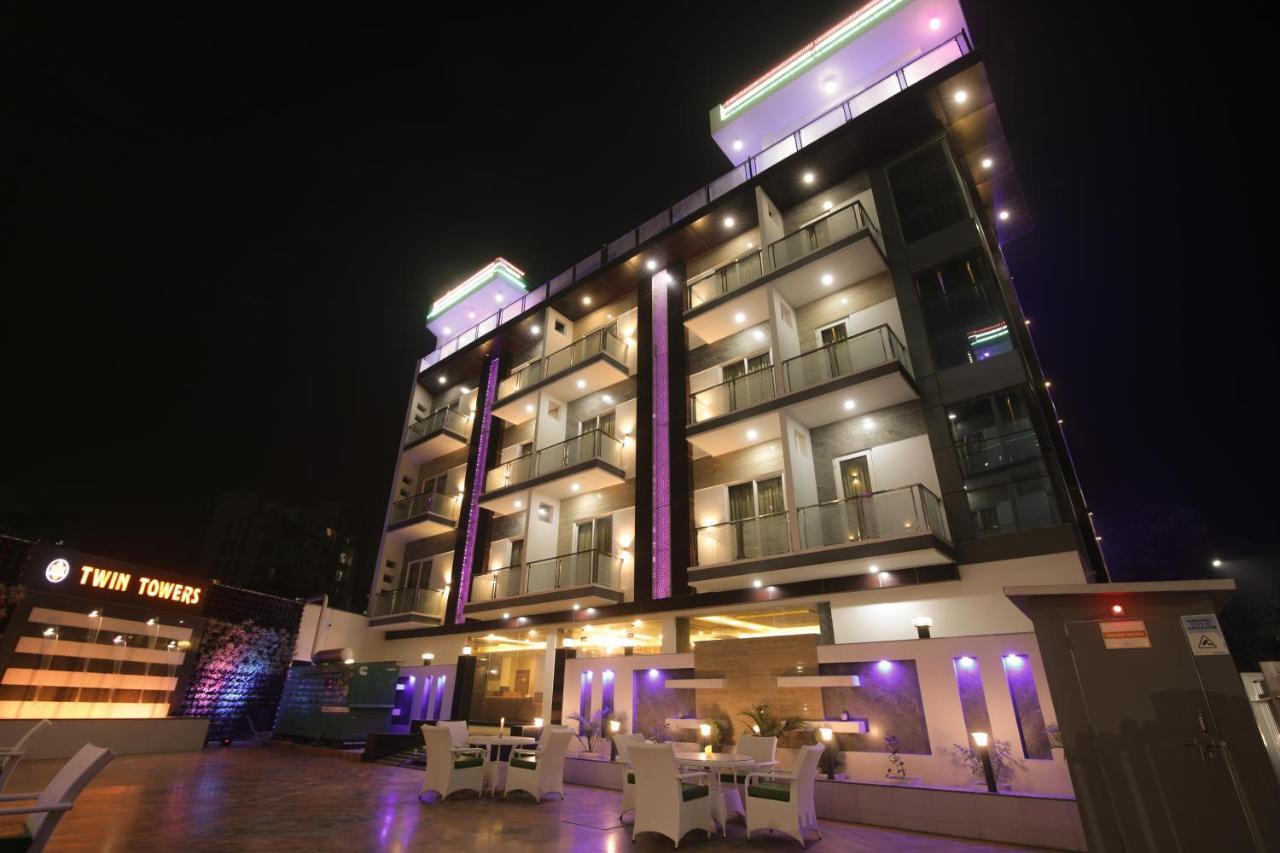 Bed and Breakfast Twin Towers Greater Noida Esterno foto
