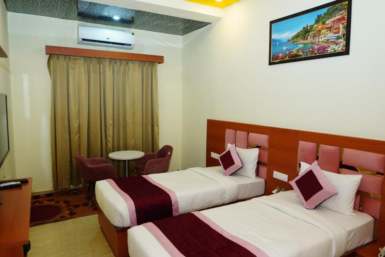 Bed and Breakfast Twin Towers Greater Noida Esterno foto