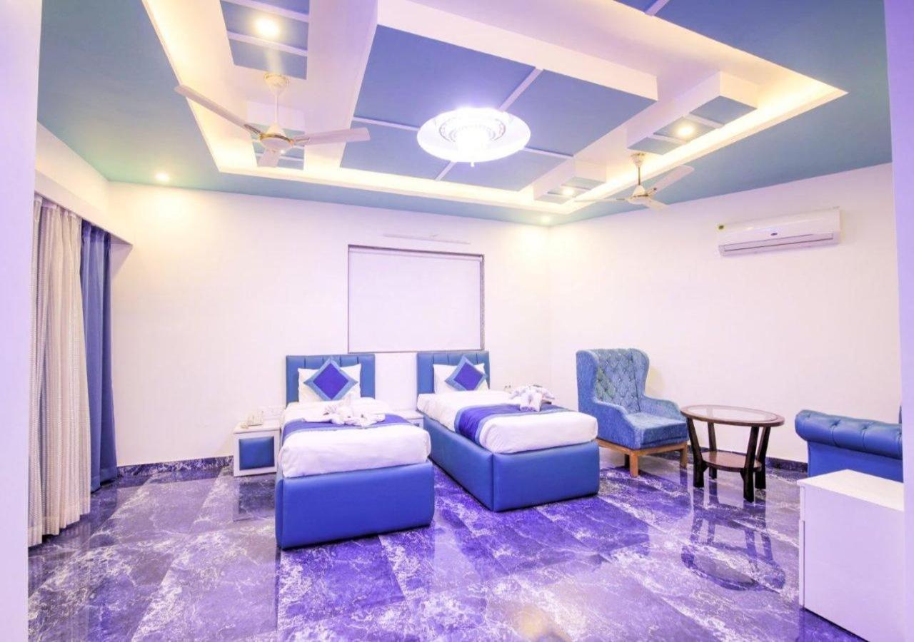 Bed and Breakfast Twin Towers Greater Noida Esterno foto